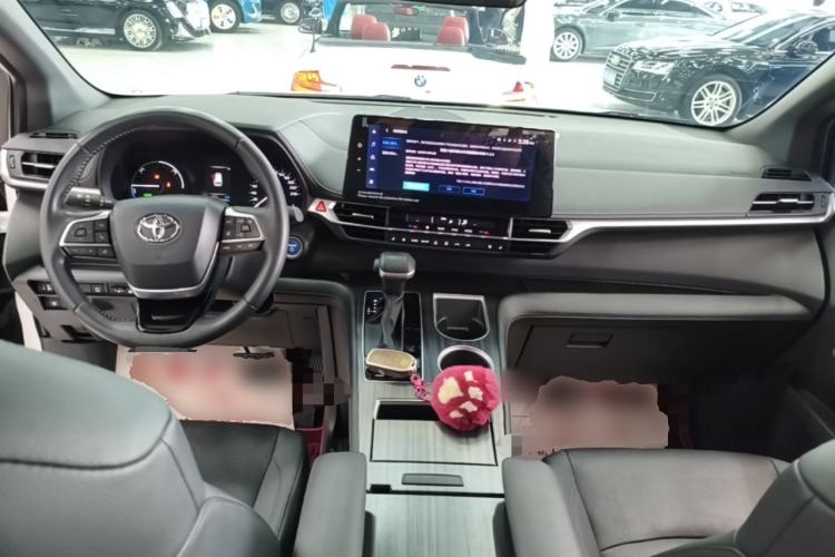 Used Toyota SIENNA 2023 2.5L Hybrid Deluxe Edition Center Console