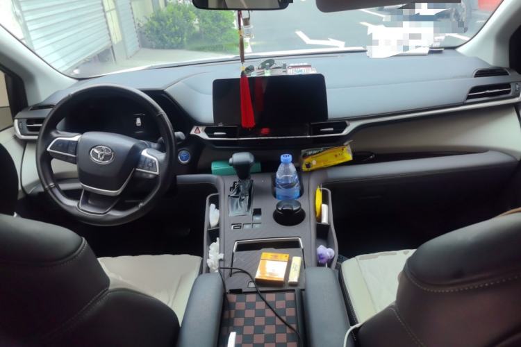 Used Toyota SIENNA 2023 2.5L Hybrid Comfort Edition Center Console