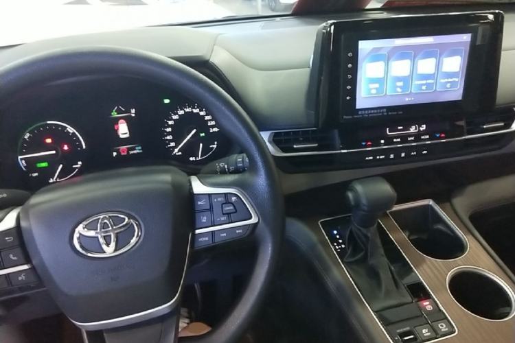 Used Toyota SIENNA 2023 2.5L Hybrid Comfort Edition Center Console
