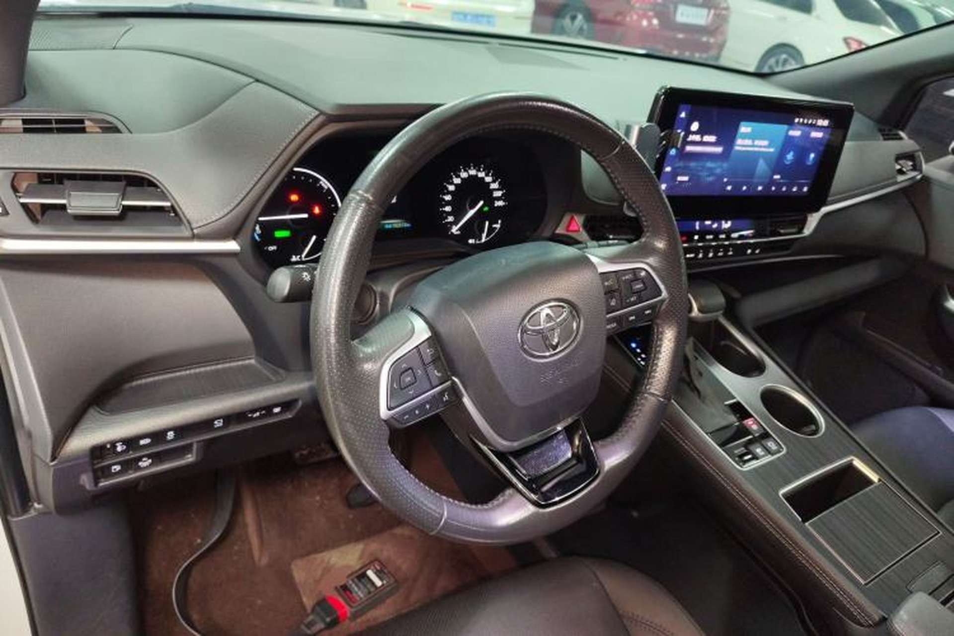 Used Toyota SIENNA 2023 2.5L Hybrid Deluxe Edition Center Console