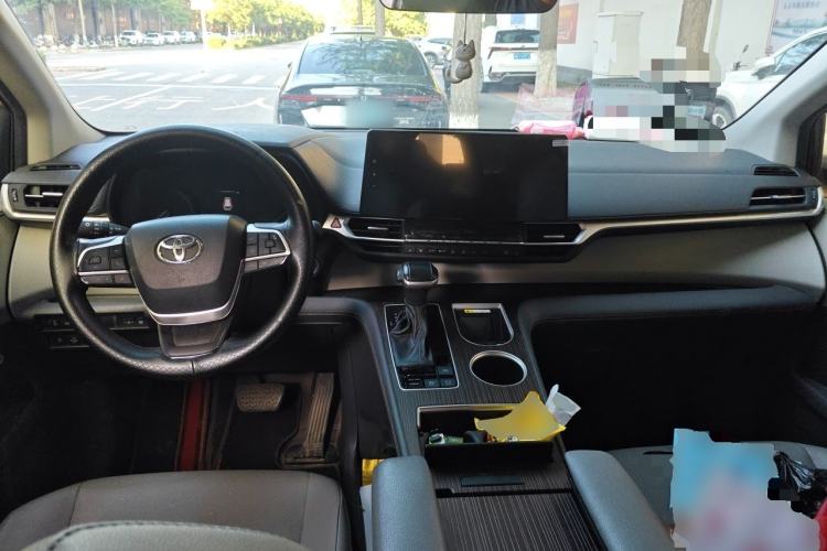 Used Toyota SIENNA 2023 2.5L Hybrid Luxury Edition Center Console