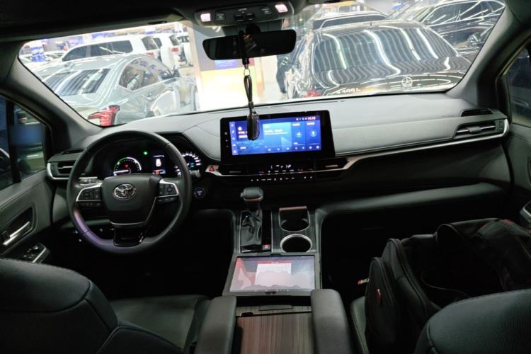 Used Toyota SIENNA 2023 2.5L Hybrid Deluxe Edition Center Console