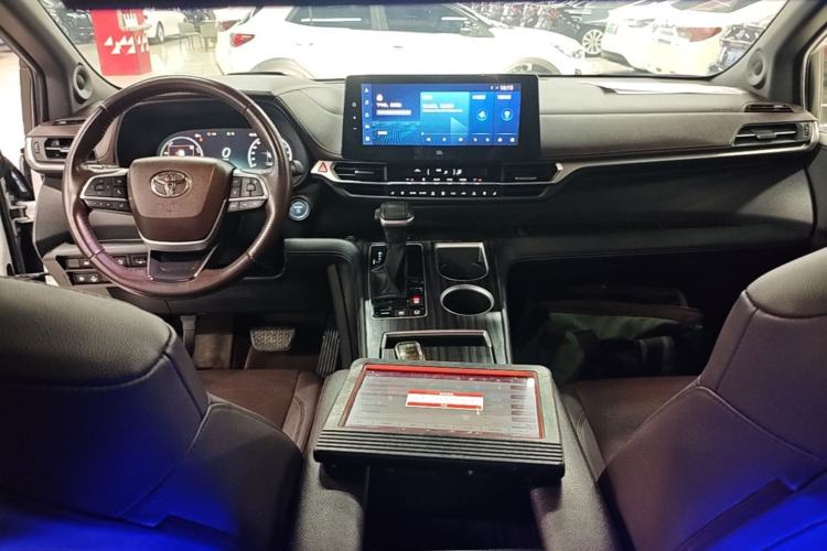 Used Toyota SIENNA 2023 2.5L Hybrid Platinum Edition Center Console