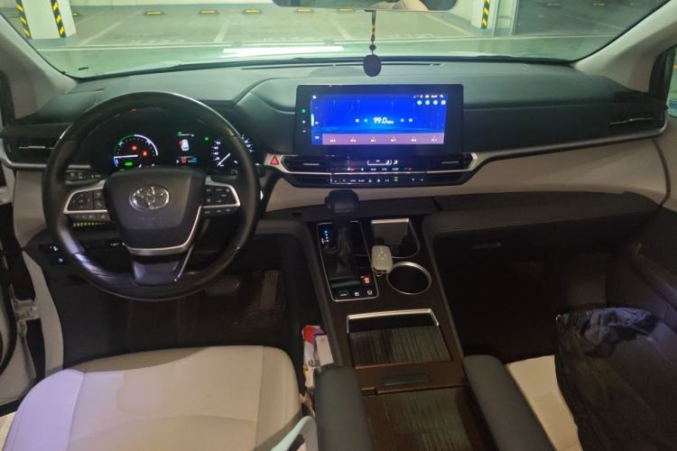 Used Toyota SIENNA 2023 2.5L Hybrid Comfort Edition Center Console