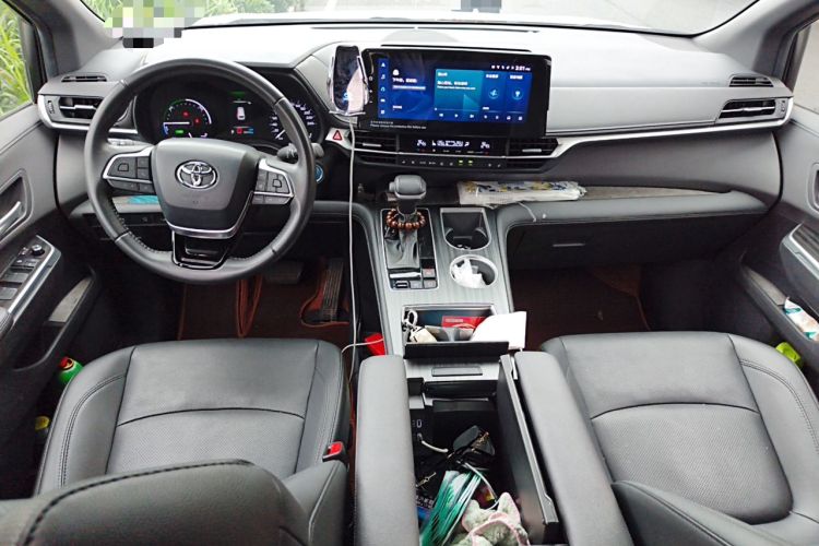 Used Toyota SIENNA 2023 2.5L Hybrid Deluxe Edition Center Console