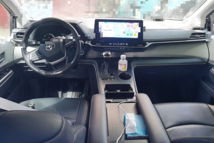 Used Toyota SIENNA 2023 2.5L Hybrid Comfort Edition Center Console