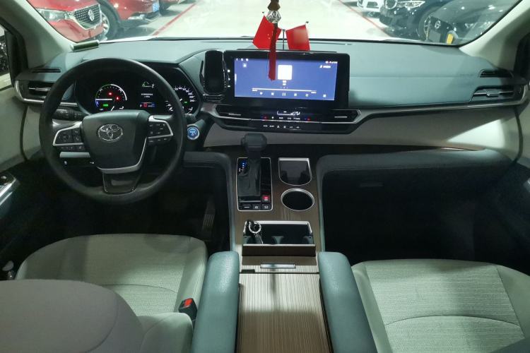 Used Toyota SIENNA 2023 2.5L Hybrid Comfort Edition Center Console
