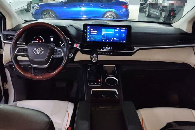 Used Toyota SIENNA 2023 2.5L Hybrid Comfort Edition Center Console
