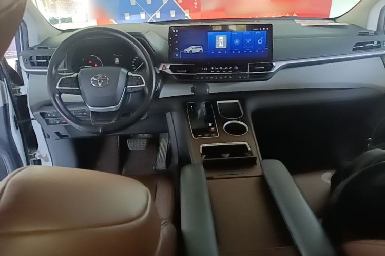 Used Toyota SIENNA 2023 2.5L Hybrid Comfort Edition Center Console