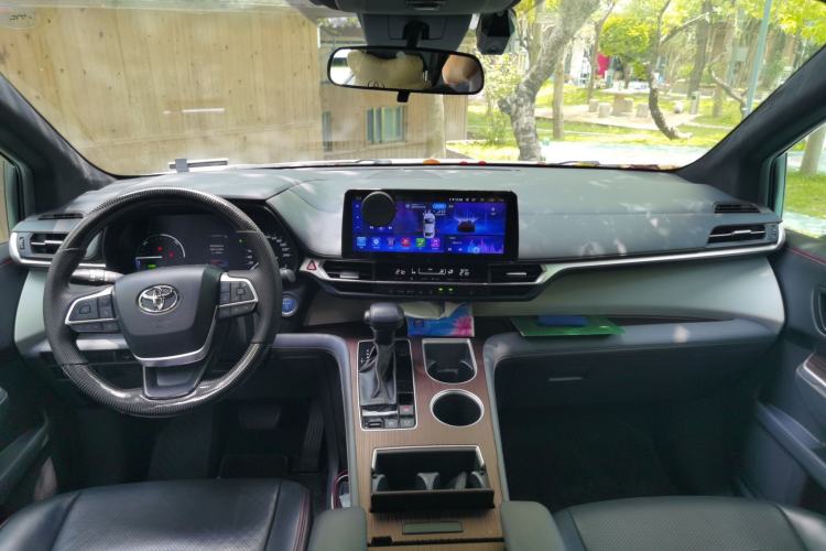 Used Toyota SIENNA 2023 2.5L Hybrid Comfort Edition Center Console
