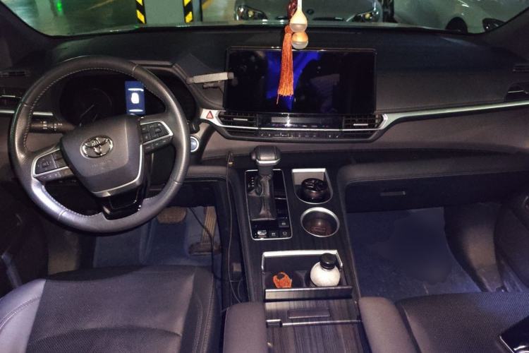 Used Toyota SIENNA 2023 2.5L Hybrid Deluxe Edition Center Console