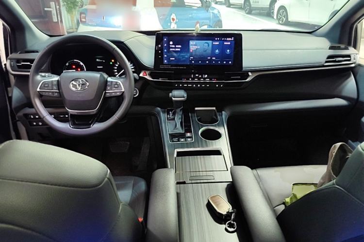 Used Toyota SIENNA 2023 2.5L Hybrid Deluxe Edition Center Console