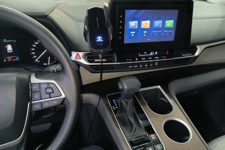 Used Toyota SIENNA 2023 2.5L Hybrid Comfort Edition Center Console
