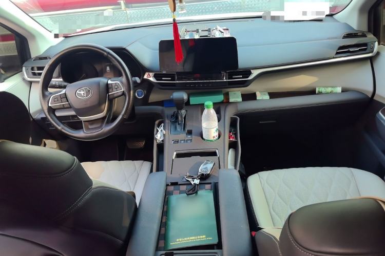 Used Toyota SIENNA 2023 2.5L Hybrid Comfort Edition Center Console