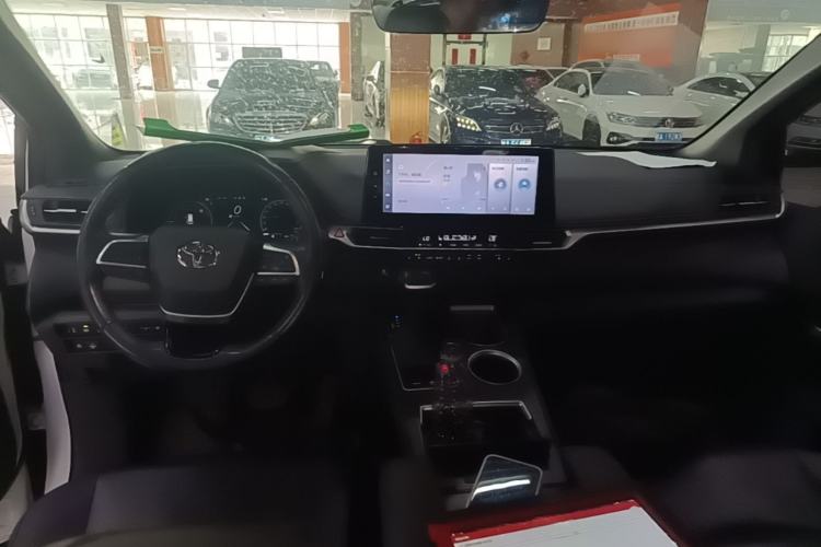 Used Toyota SIENNA 2023 2.5L Hybrid Deluxe Edition Center Console