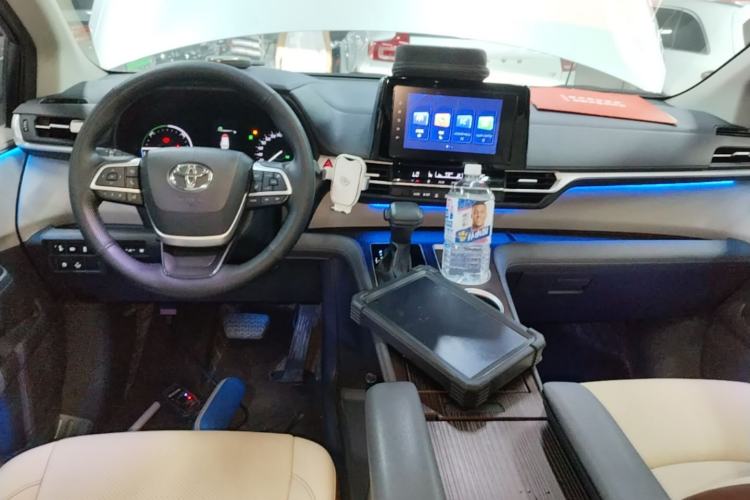 Used Toyota SIENNA 2023 2.5L Hybrid Comfort Edition Center Console