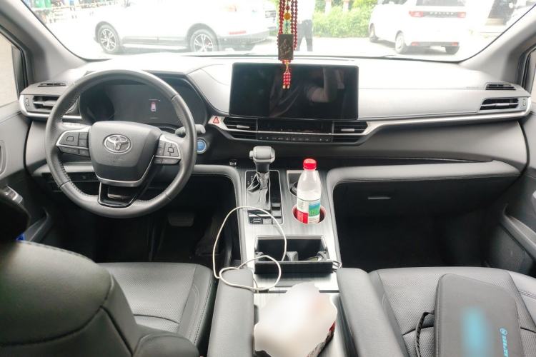 Used Toyota SIENNA 2023 2.5L Hybrid Deluxe Edition Center Console