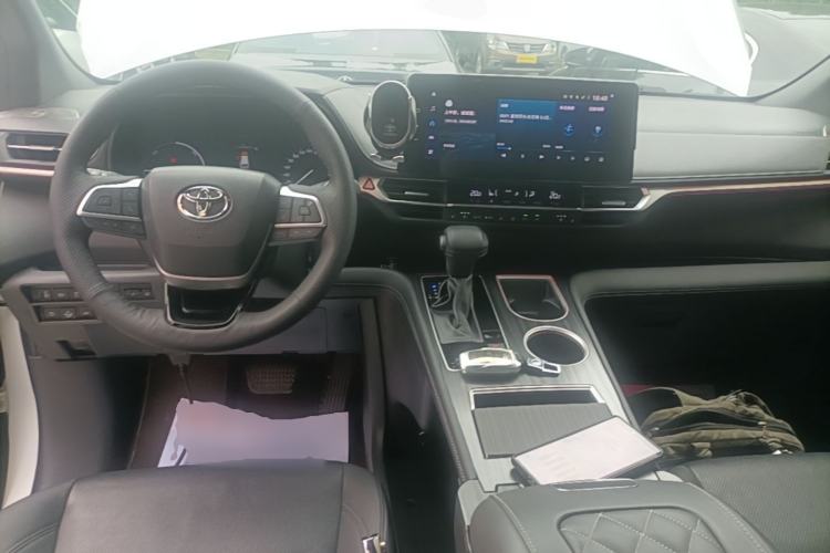 Used Toyota SIENNA 2023 2.5L Hybrid Deluxe Edition Center Console