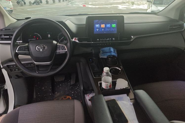 Used Toyota SIENNA 2023 2.5L Hybrid Comfort Edition Center Console