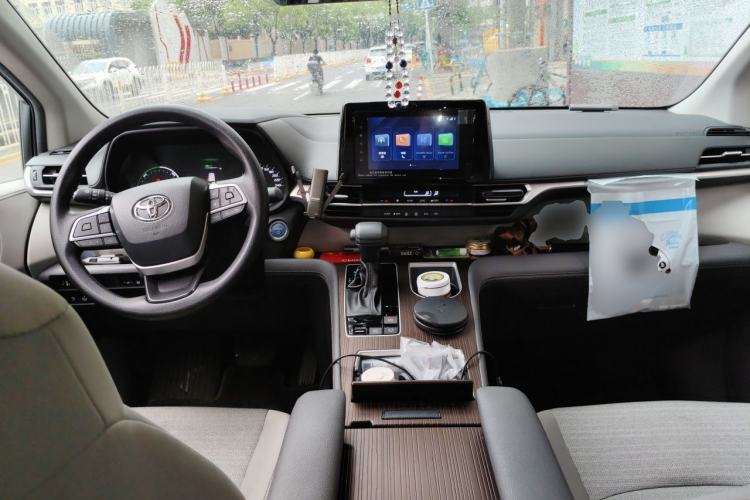 Used Toyota SIENNA 2023 2.5L Hybrid Comfort Edition Center Console