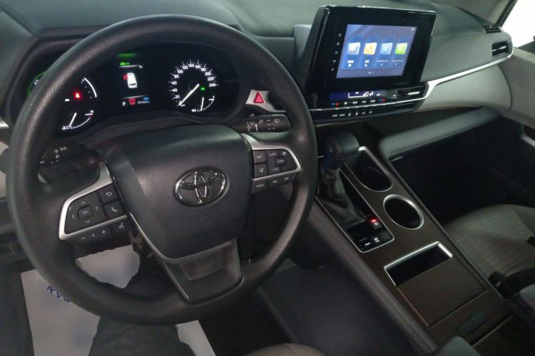 Used Toyota SIENNA 2023 2.5L Hybrid Comfort Edition Center Console