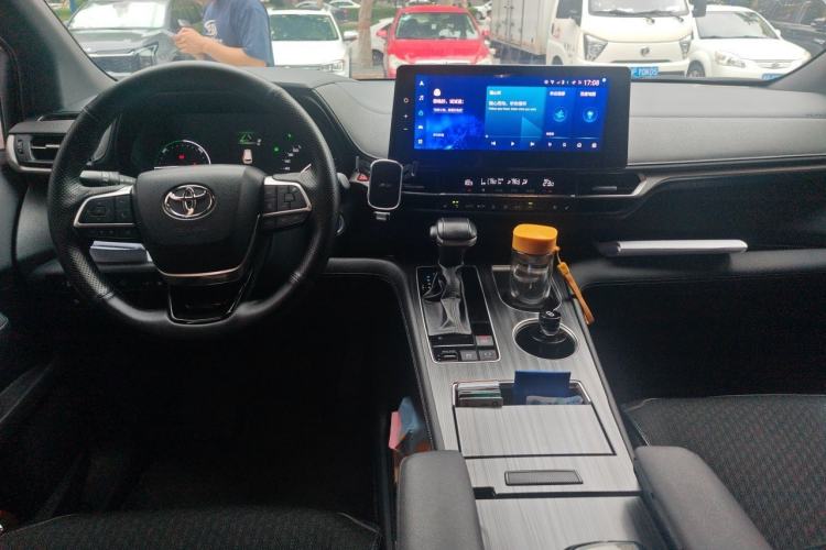 Used Toyota SIENNA 2023 2.5L Hybrid Deluxe Edition Center Console