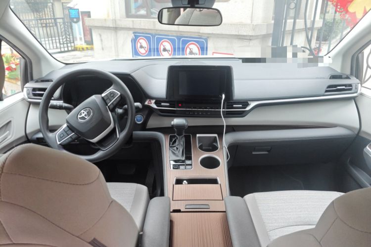 Used Toyota SIENNA 2023 2.5L Hybrid Comfort Edition Center Console