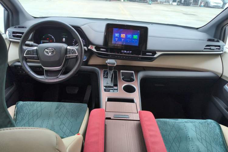 Used Toyota SIENNA 2023 2.5L Hybrid Luxury Edition Center Console