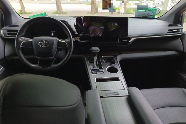 Used Toyota SIENNA 2023 2.5L Hybrid Deluxe Edition Center Console
