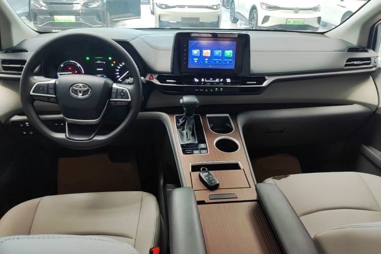 Used Toyota SIENNA 2023 2.5L Hybrid Comfort Edition Center Console
