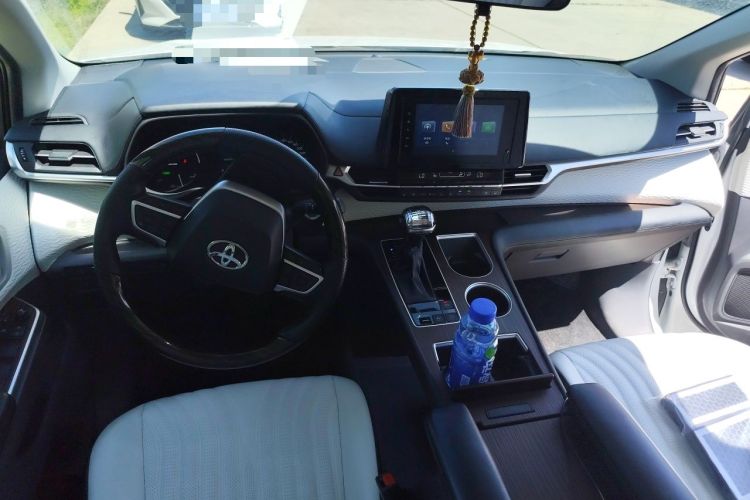 Used Toyota SIENNA 2023 2.5L Hybrid Comfort Edition Center Console