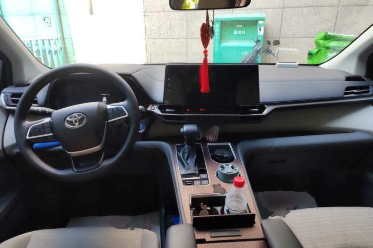 Used Toyota SIENNA 2023 2.5L Hybrid Comfort Edition Center Console