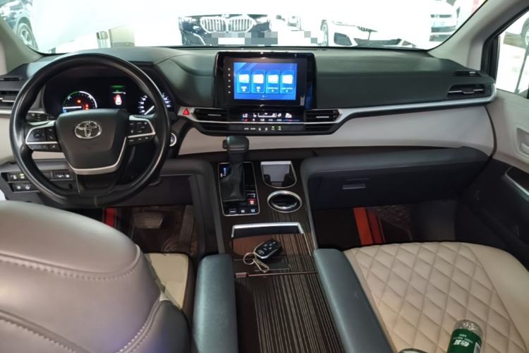 Used Toyota SIENNA 2023 2.5L Hybrid Comfort Edition Center Console