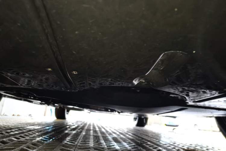 Used Toyota SIENNA 2023 2.5L Hybrid Deluxe Edition Chassis Front