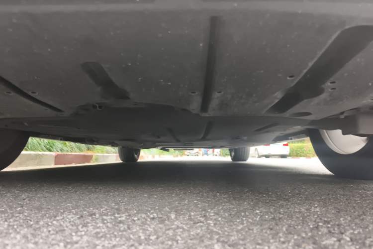 Used Toyota SIENNA 2023 2.5L Hybrid Platinum Edition Chassis Front