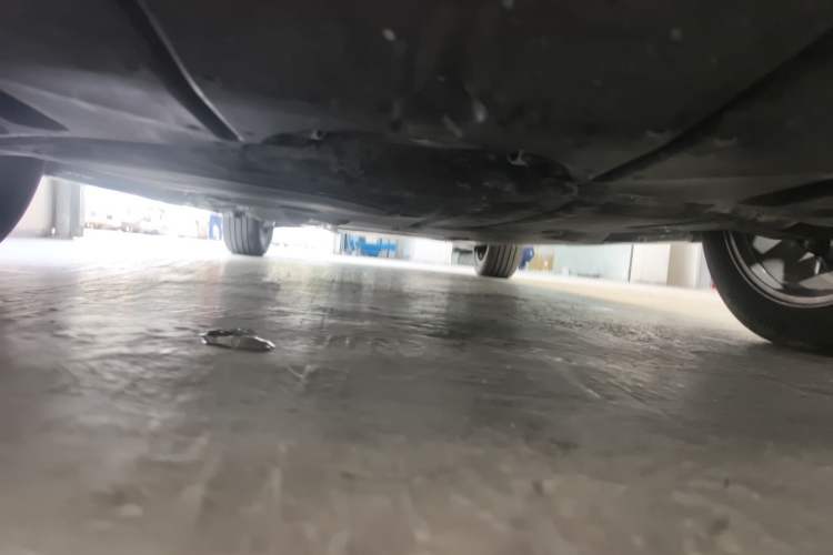 Used Toyota SIENNA 2023 2.5L Hybrid Deluxe Edition Chassis Front