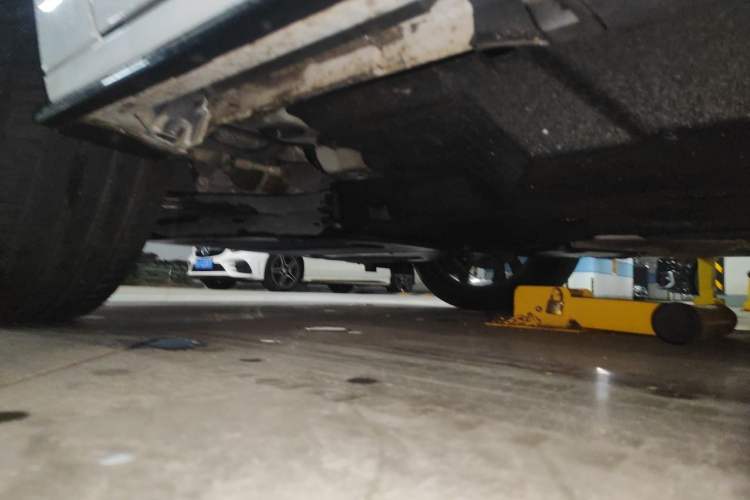 Used Toyota SIENNA 2023 Updated Version 2.5L Hybrid Platinum Edition Chassis Front Left