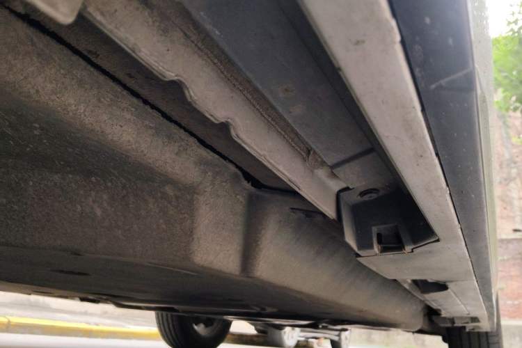 Used Toyota SIENNA 2023 2.5L Hybrid Platinum Edition Chassis Front Left