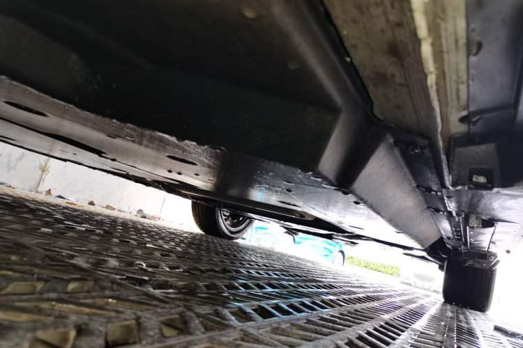 Used Toyota SIENNA 2023 2.5L Hybrid Deluxe Edition Chassis Front Left