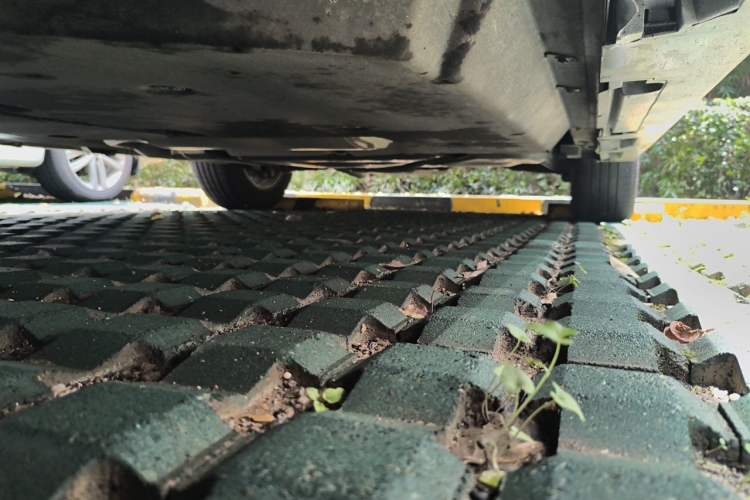 Used Toyota SIENNA 2023 2.5L Hybrid Comfort Edition Chassis Front Left