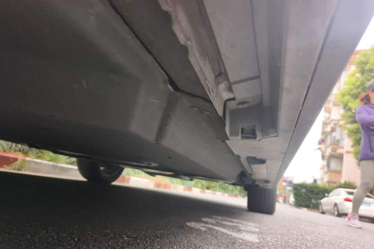 Used Toyota SIENNA 2023 2.5L Hybrid Platinum Edition Chassis Front Left