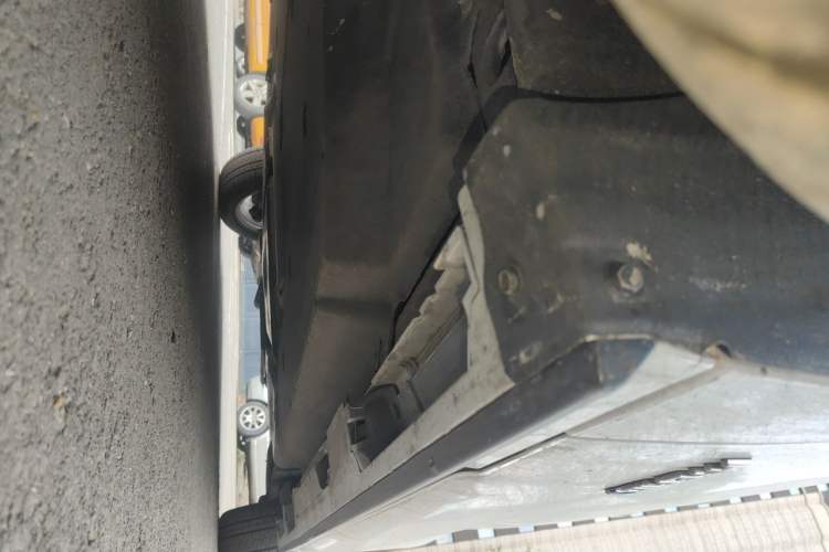 Used Toyota SIENNA 2023 2.5L Hybrid Deluxe Edition Chassis Front Left