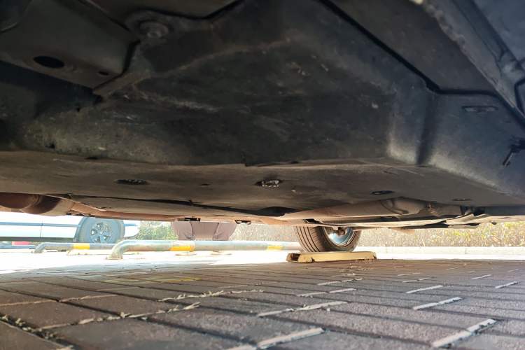 Used Toyota SIENNA 2023 2.5L Hybrid Deluxe Edition Chassis Front Left