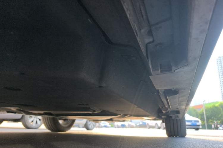 Used Toyota SIENNA 2023 2.5L Hybrid Platinum Edition Chassis Front Left