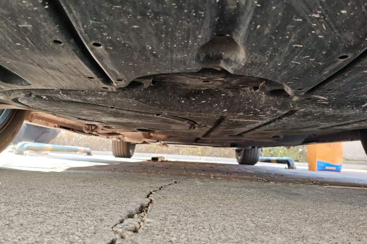 Used Toyota SIENNA 2023 2.5L Hybrid Deluxe Edition Chassis Front