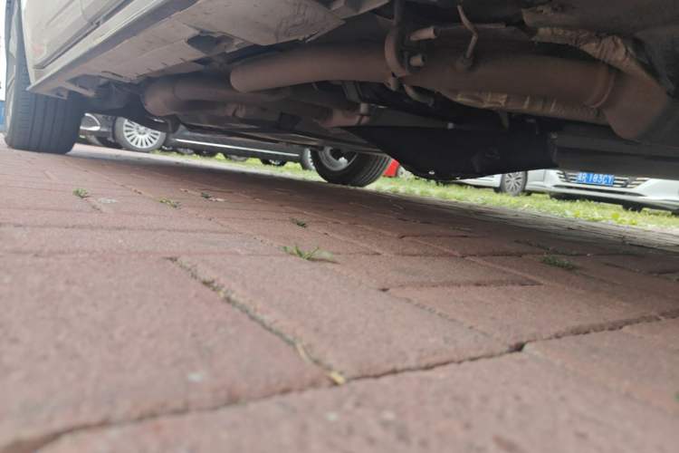 Used Toyota SIENNA 2023 2.5L Hybrid Platinum Edition Chassis Front Right