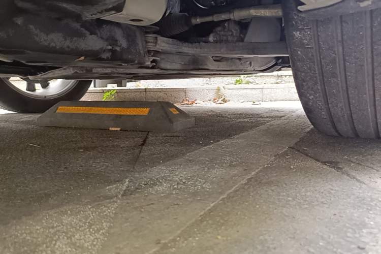 Used Toyota SIENNA 2023 2.5L Hybrid Platinum Edition Chassis Front Right