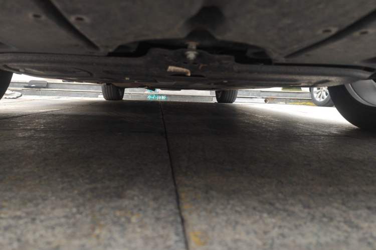 Used Toyota SIENNA 2023 2.5L Hybrid Deluxe Edition Chassis Front