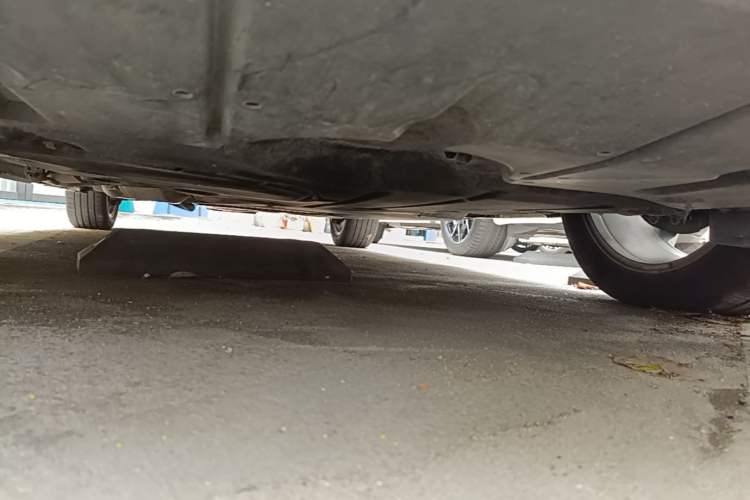 Used Toyota SIENNA 2023 2.5L Hybrid Platinum Edition Chassis Front