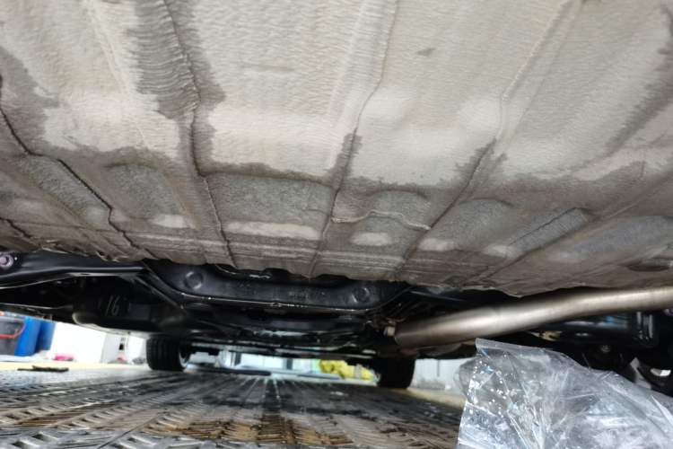 Used Toyota SIENNA 2023 2.5L Hybrid Deluxe Edition Chassis Rear